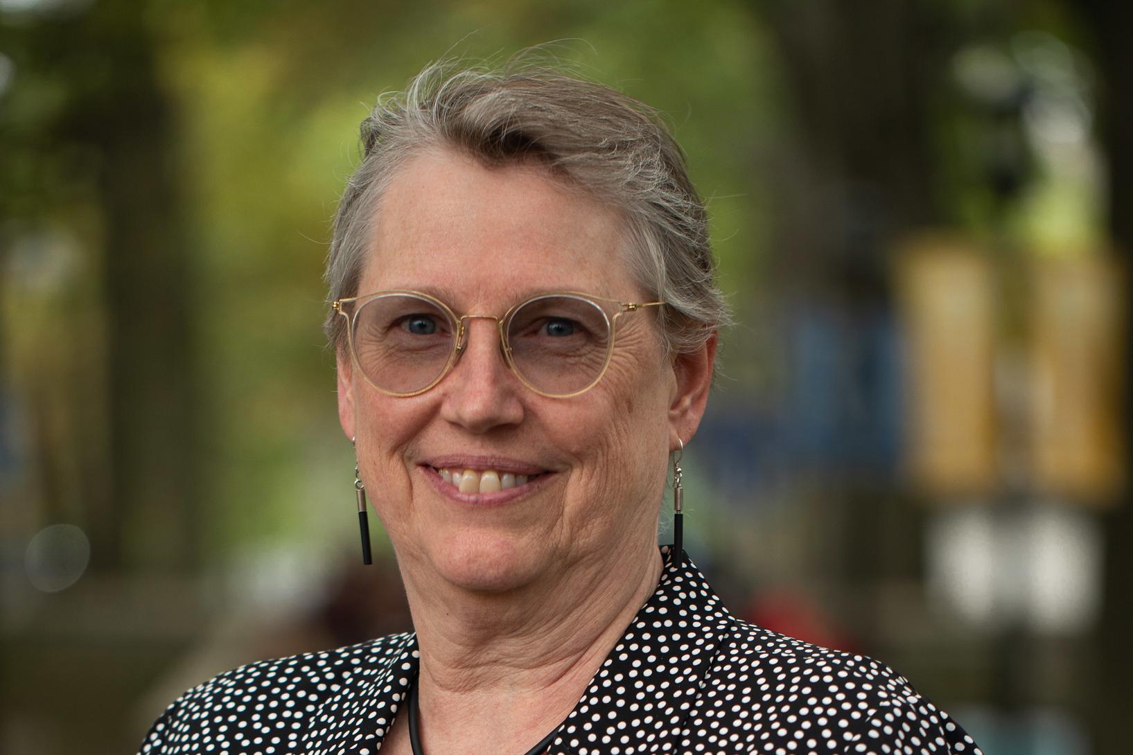 head shot of Pamela Mills