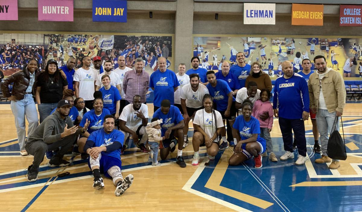 Flashback: Lightning basketball players and alums gathered at a past Alumni Weekend game. (Photo c/o Lenn Margolis)