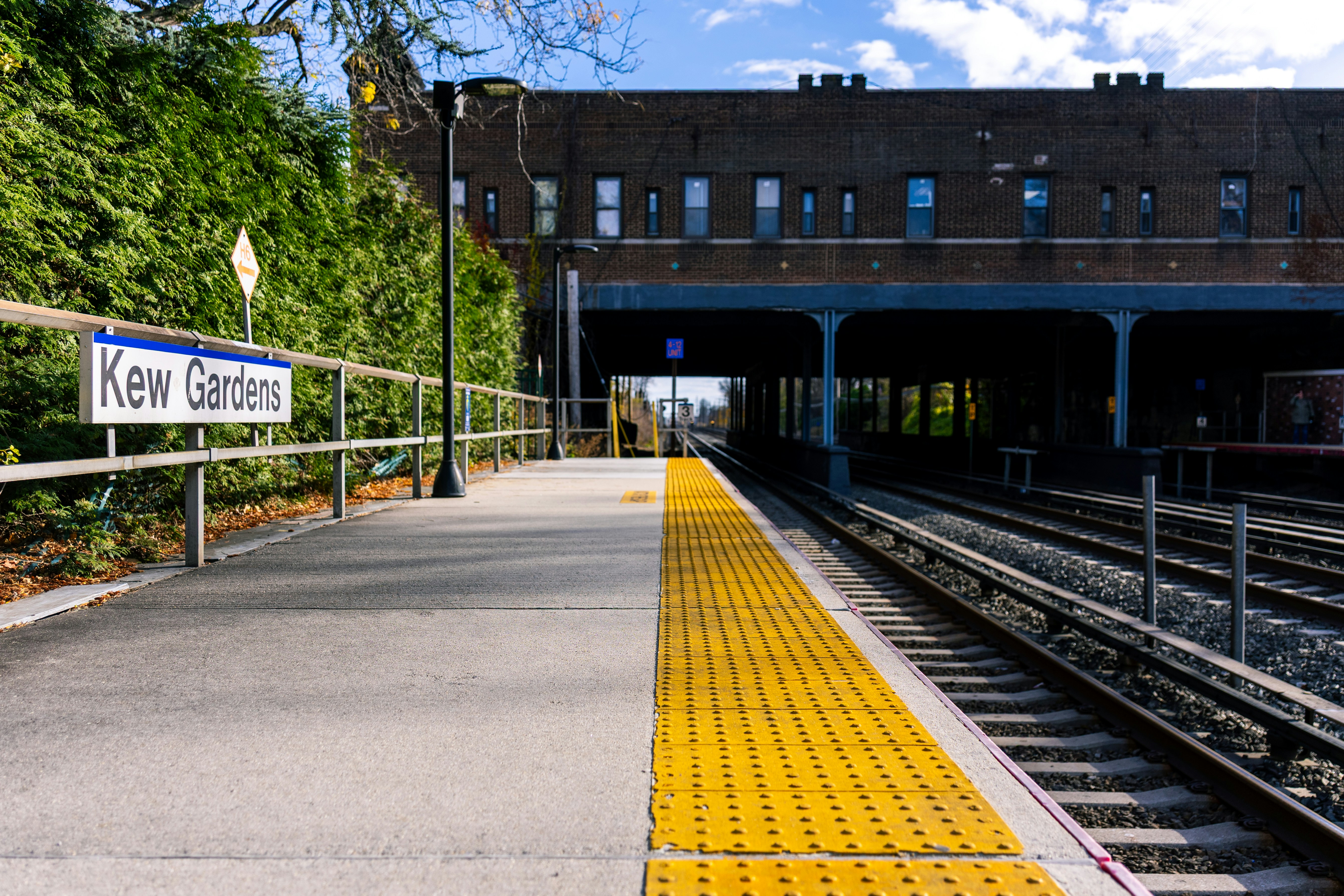Photo of an empty train platform and tracks.