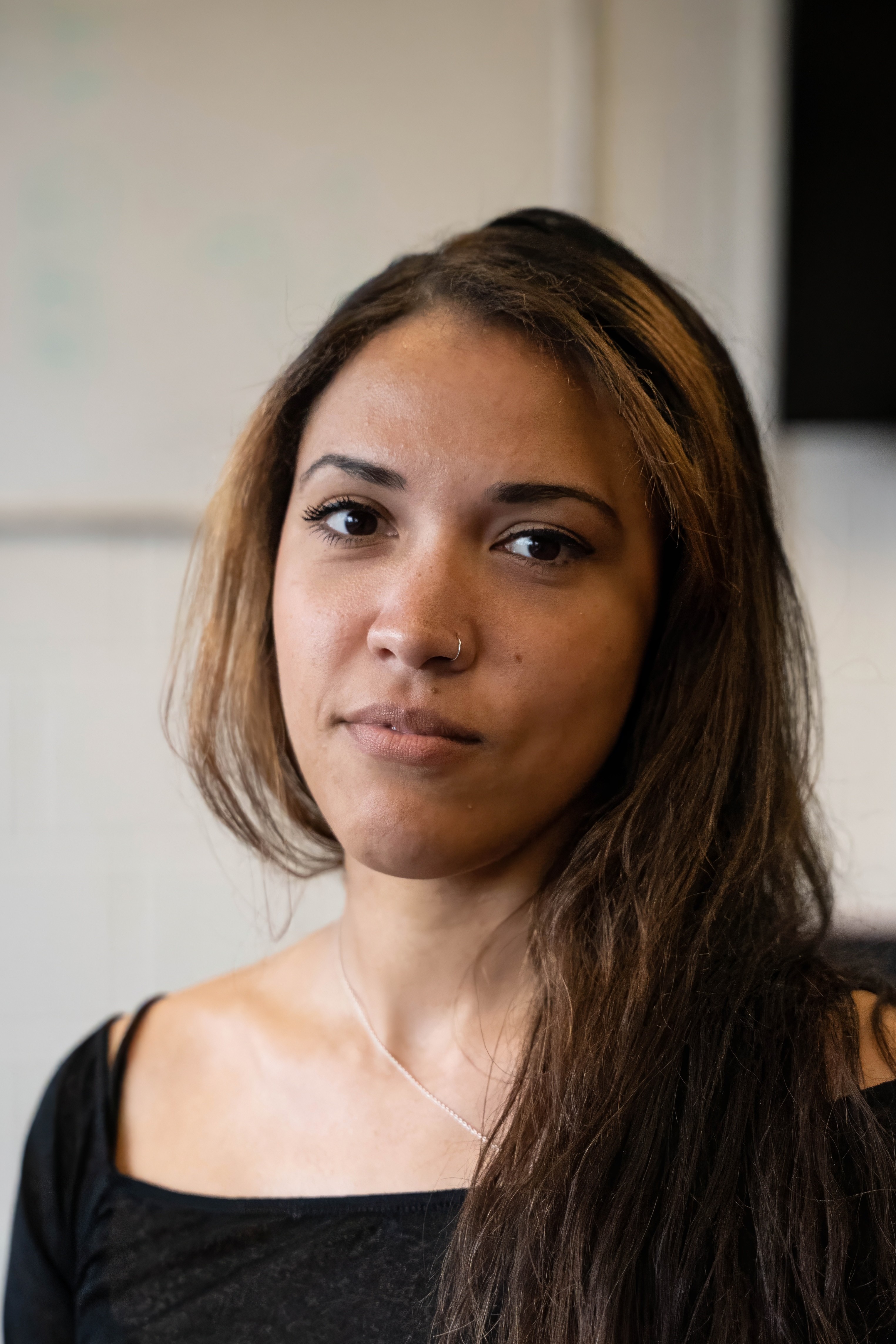 Portrait photo of woman facing the camera